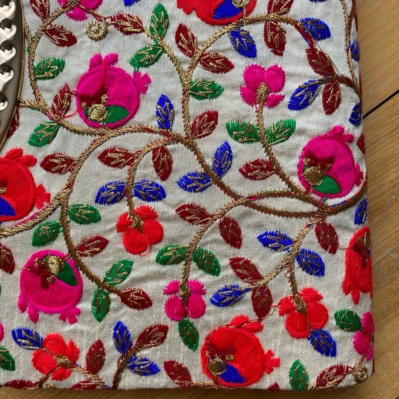 Embroidered purse - Picture 4 of 5